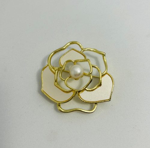 Gold tone faux pearl - faux,