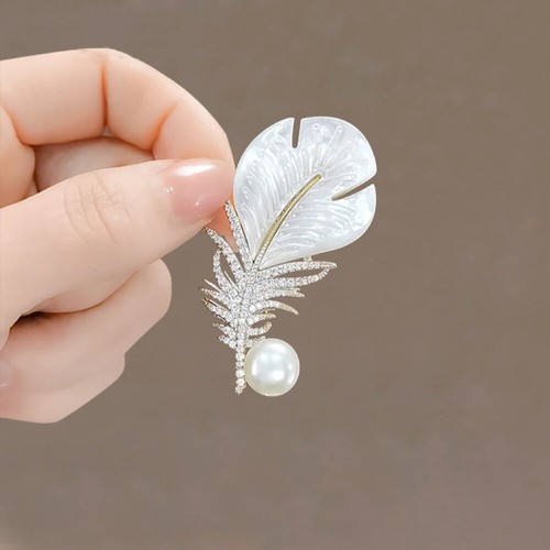 White pearl feather brooch - white,