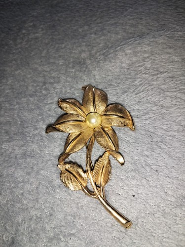 Gold tone metal flower - flower, brooch