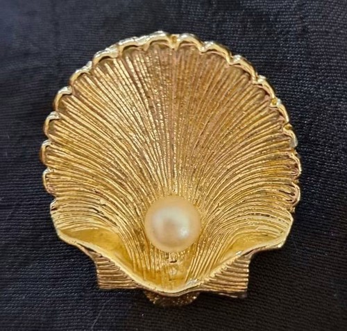 Vintage gold tone shell - gold,