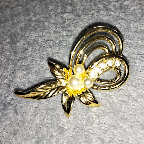 Gold tone flower swirl - gold,