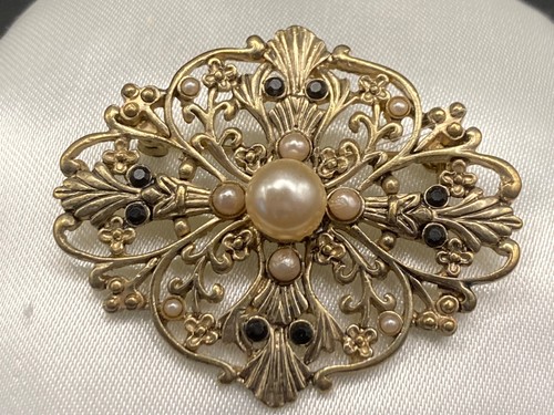 Oval gold tone filigree - oval, brooch