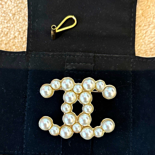 Chanel signed logo faux - cc,