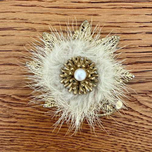 Gold tone flower - gold, pin