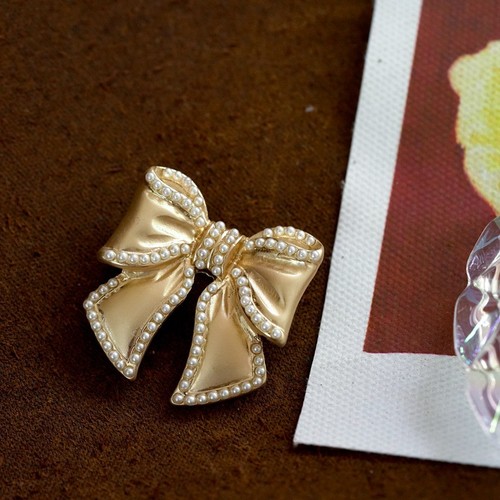 Vintage baroque pearl brooch - baroque,