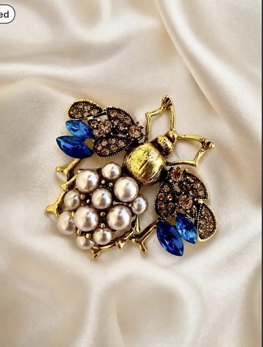Ornate gold toned pearl bee - ornate,