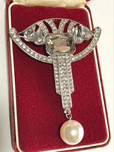 Stunning art deco style - stunning,