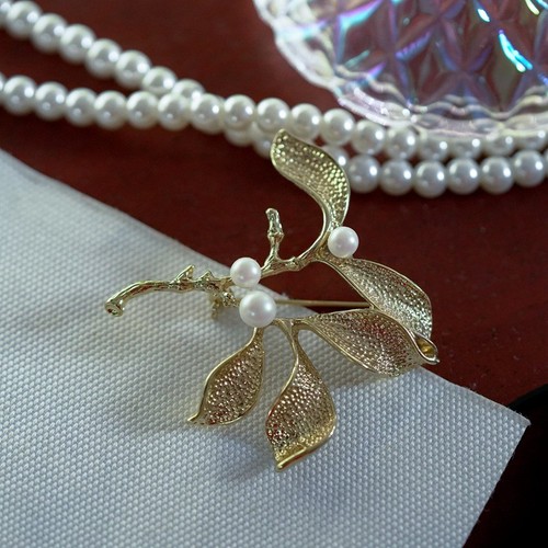 Vintage baroque pearl brooch - vintage,