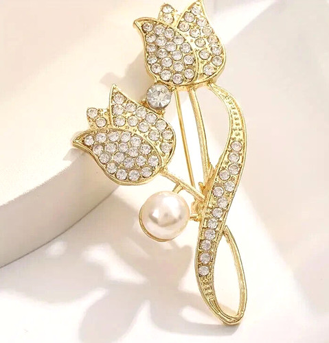 Pearl brooch with - pearl,