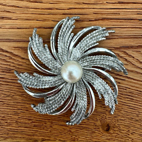 Sarah coventry brooch 1960 - sarah,